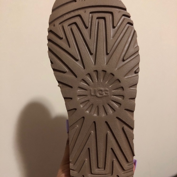 COPY - Ugg size 10 in women’s, chestnut low fluff… - Picture 6 of 8